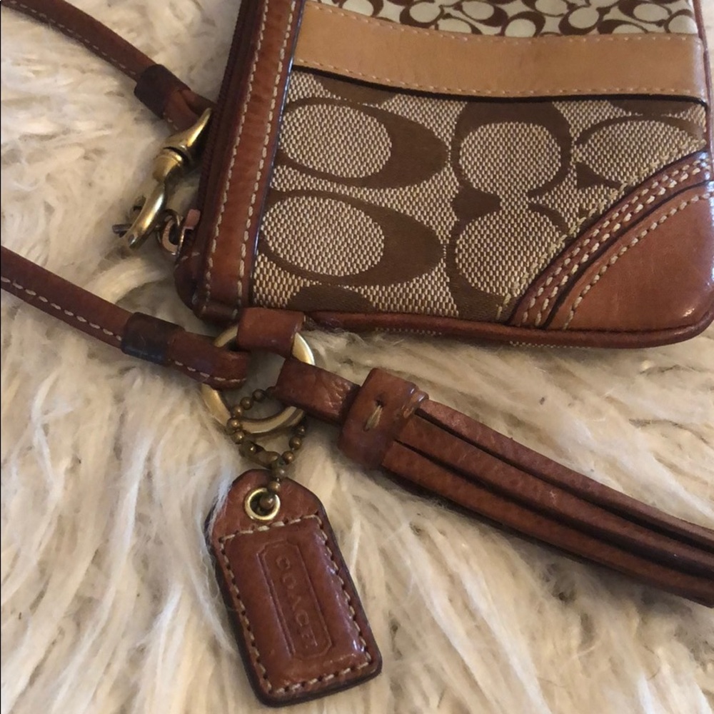 Coach wristlet - Picture 2 of 5